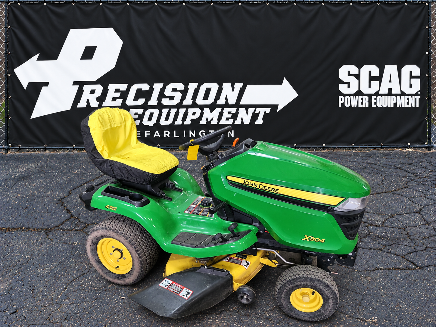 John Deere X304 All Wheel Steer photo.