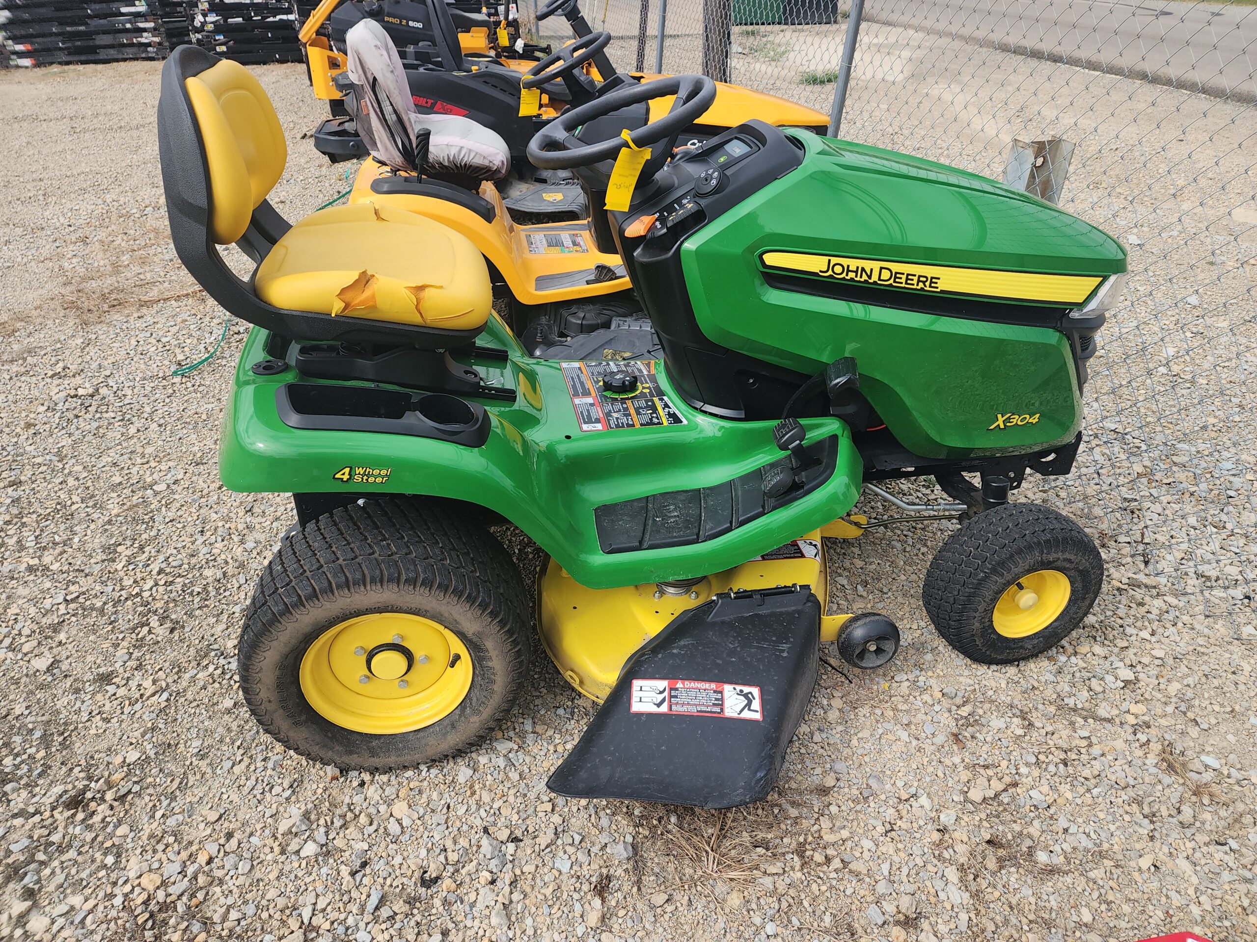 John Deere X304 All Wheel Steer photo.